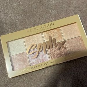 Soph x revolution highlighter pallete